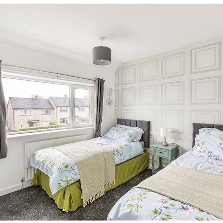 Entire Charming 5-Bed House In Darwen Blackburn Bb1 Free Parking Roadside Rishton 외부 사진