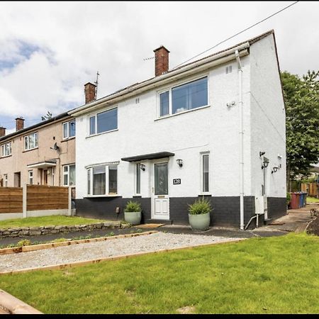 Entire Charming 5-Bed House In Darwen Blackburn Bb1 Free Parking Roadside Rishton 외부 사진