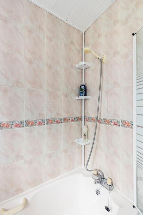 Entire Charming 5-Bed House In Darwen Blackburn Bb1 Free Parking Roadside Rishton 외부 사진