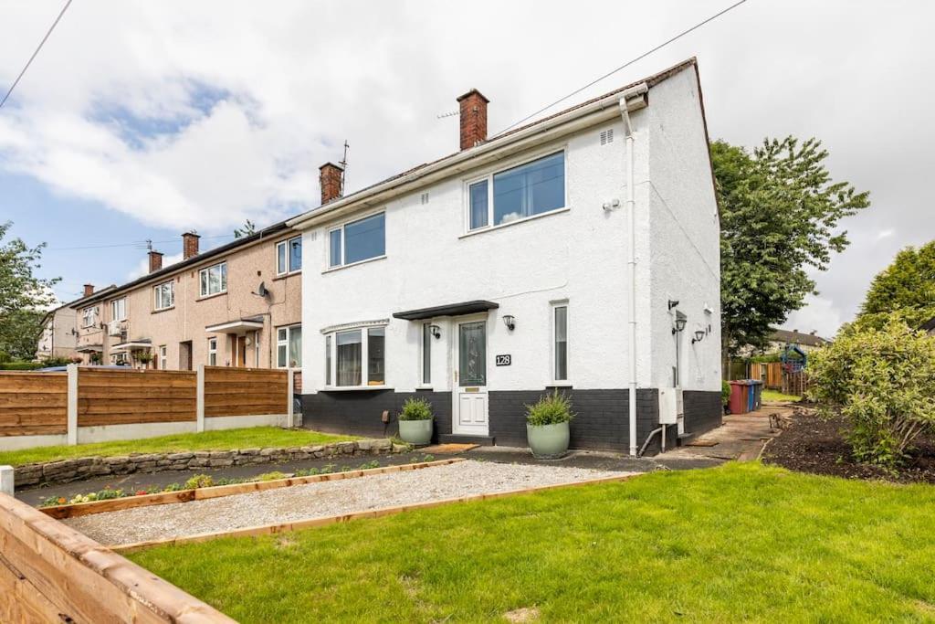 Entire Charming 5-Bed House In Darwen Blackburn Bb1 Free Parking Roadside Rishton 외부 사진