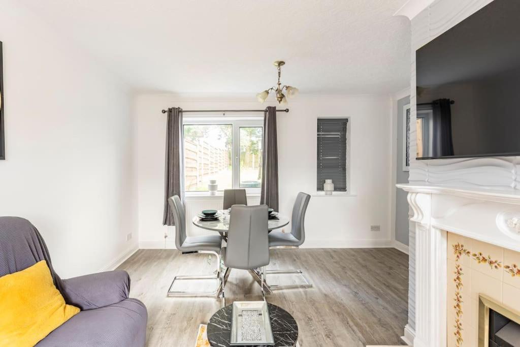 Entire Charming 5-Bed House In Darwen Blackburn Bb1 Free Parking Roadside Rishton 외부 사진