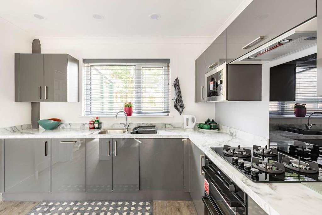 Entire Charming 5-Bed House In Darwen Blackburn Bb1 Free Parking Roadside Rishton 외부 사진